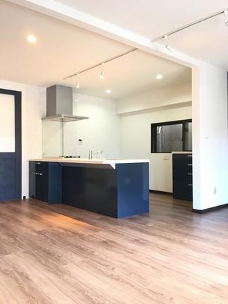 ペニンシュラI型の対面キッチン