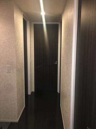 ホワイト＋ダークブラウンで大人の空間！