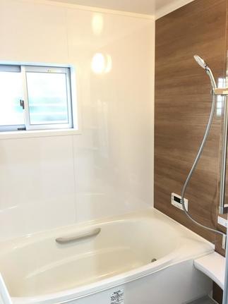 昔ながらのタイルの浴室から快適空間のシステムバスへ！