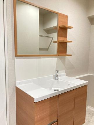 オープンスペースにも調和するスマートな洗面化粧台！