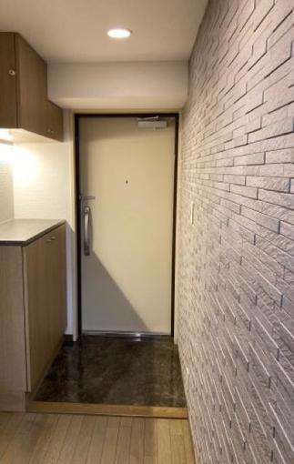 玄関から廊下にもエコカラットを一面に