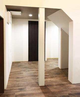 ドアの向こうがキッチンのバックヤード