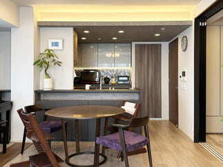 リビングのダイニングコーナー