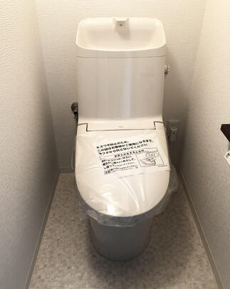 清掃がしやすいタンクとなだらかにつながる便器のトイレ