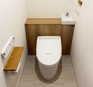 お掃除がしやすいシンプルなトイレ