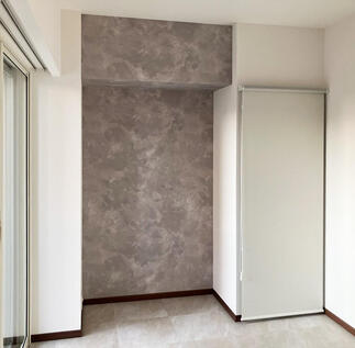 主寝室のアクセントクロス張り