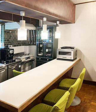 2階 多目的エリアキッチンとカウンター