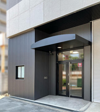 ビルの1階エントランス