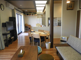 ダイニングからキッチンを見たところ