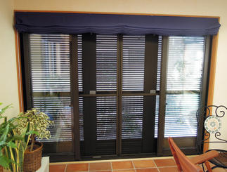 可動ルーバー窓