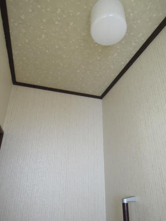 トイレ壁天井クロスの貼替え