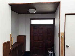 クロスで模様替え　玄関改修工事