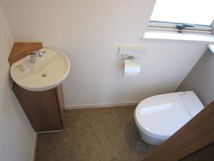 タンクレストイレに取替て自動水栓コーナー手洗設置