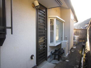 勝手口を框ドアから断熱彩風ドアに取替