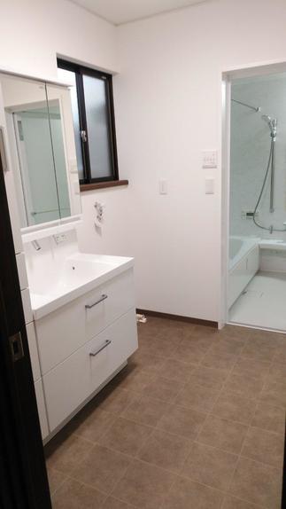 フローリングからお掃除のしやすい床へ