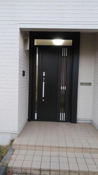 防犯も機能性の替え備えたリシェント玄関ドア