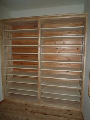 大工さん造作の収納棚