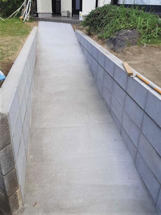 玄関アプローチ