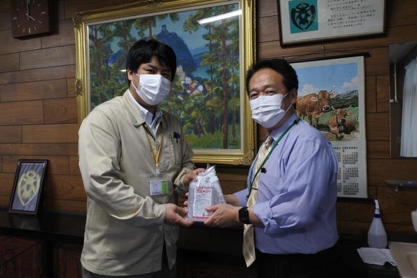 202164   小学校へ寄贈式_210610_3.jpg