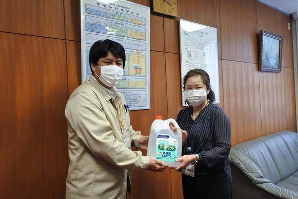 202164   小学校へ寄贈式_210610_6.jpg