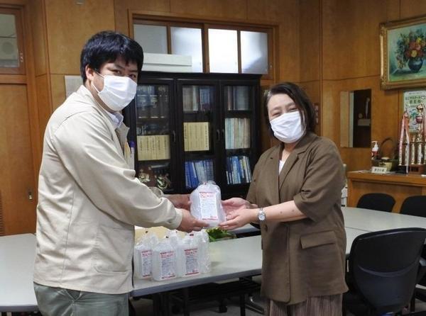 202164   小学校へ寄贈式_210610_1-1.jpg