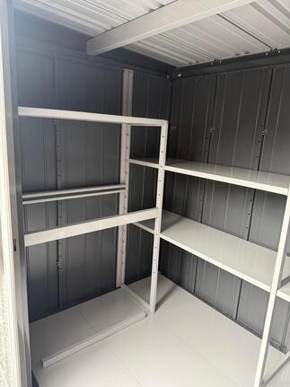 物置内　棚左側