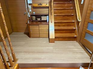 玄関ホール 床 重ね張り　H様邸