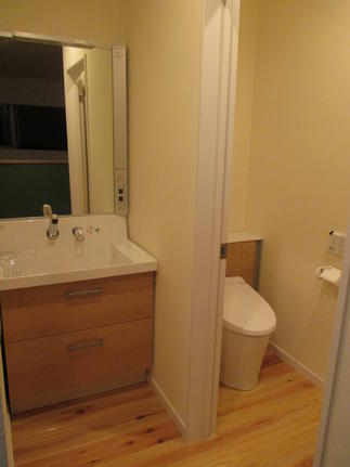 ２階洗面室、トイレ