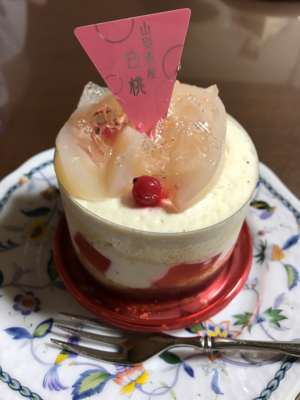 桃のケーキ.png