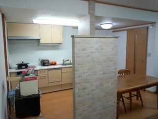 子育てを終えた御夫婦の素敵なお二人での料理空間を演出