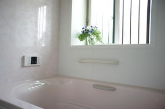 手すり設置とバリアフリー化により安全にご利用いただけます。