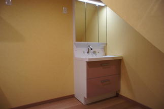 収納すっきり使いやすいスクエアボウルの洗面化粧台です！