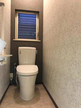 倉敷市　　拘りのクロスで憧れの洗練されたトイレ空間に！！