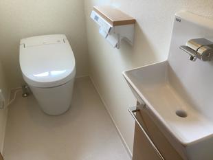 岡山市北区　タンクレストイレ＋コフレルスリムによるトイレリフォームですっきり空間に！