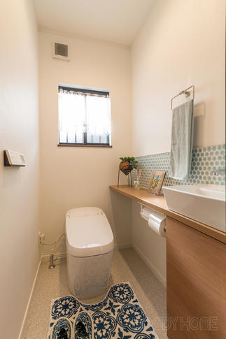 トイレもちょっとインテリアにこだわりました