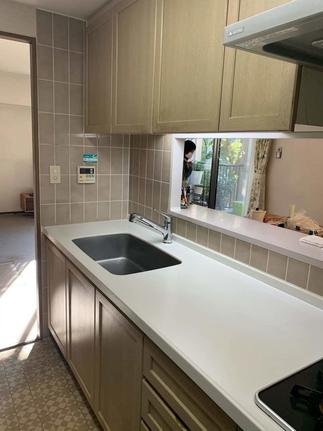 【Before】落ち着いた空間でしたが、もう少し「明るく」、「収納を多くしたい」ご要望でした