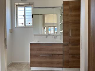 新規洗面化粧台はLIXILのクレヴィ