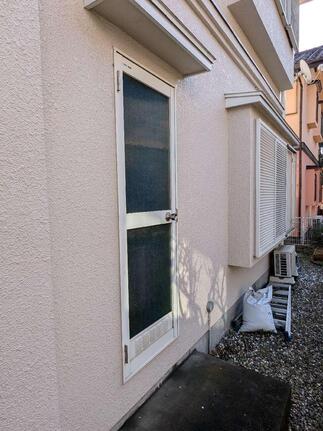 勝手口ドア　施工前