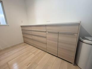 成田市　ゴミ箱まで美しく収納。使いやすさを叶えるノクトのカップボード