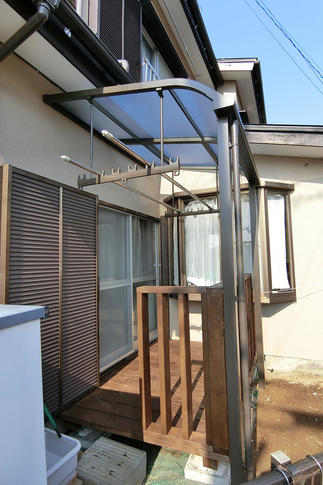 屋根付のウッドデッキ