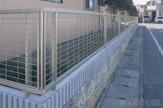 フェンスの交換と大谷石の洗浄