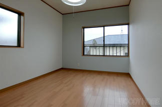 子供部屋は傷んだフローリングを貼り替え