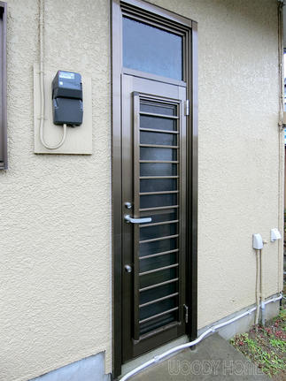 勝手口も採風タイプの扉