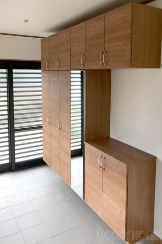 広い土間に大きな土間収納の玄関