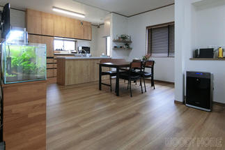 リビング/ダイニングと向き合い団らんが楽しめるキッチン