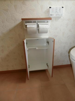 紙巻器付埋め込み収納棚