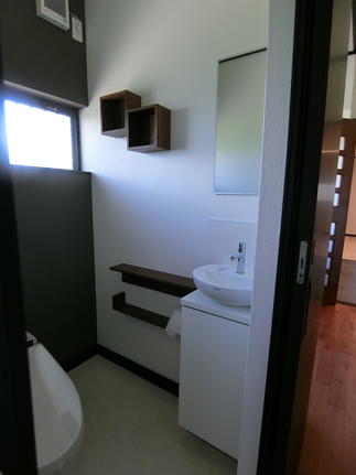 トイレに飾り棚