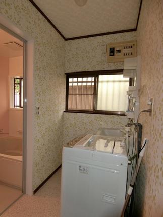 洗面化粧室の内装