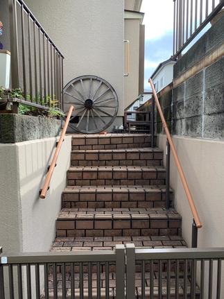 門から玄関まで