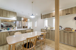 収納たくさんで使い易いダイニング